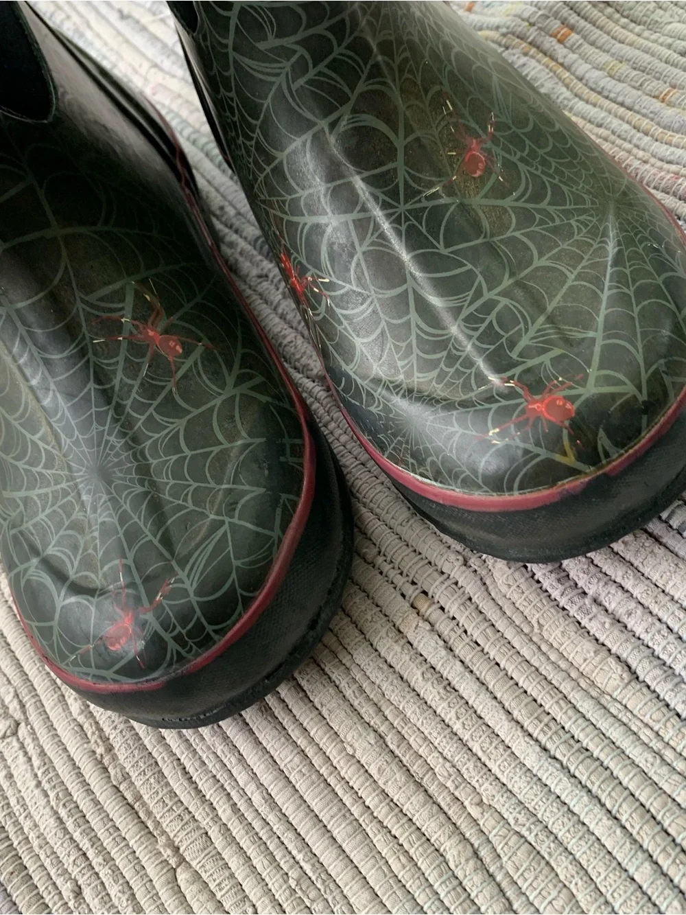 Bogs classic High black Spiders II boot youth/ little boy size 2